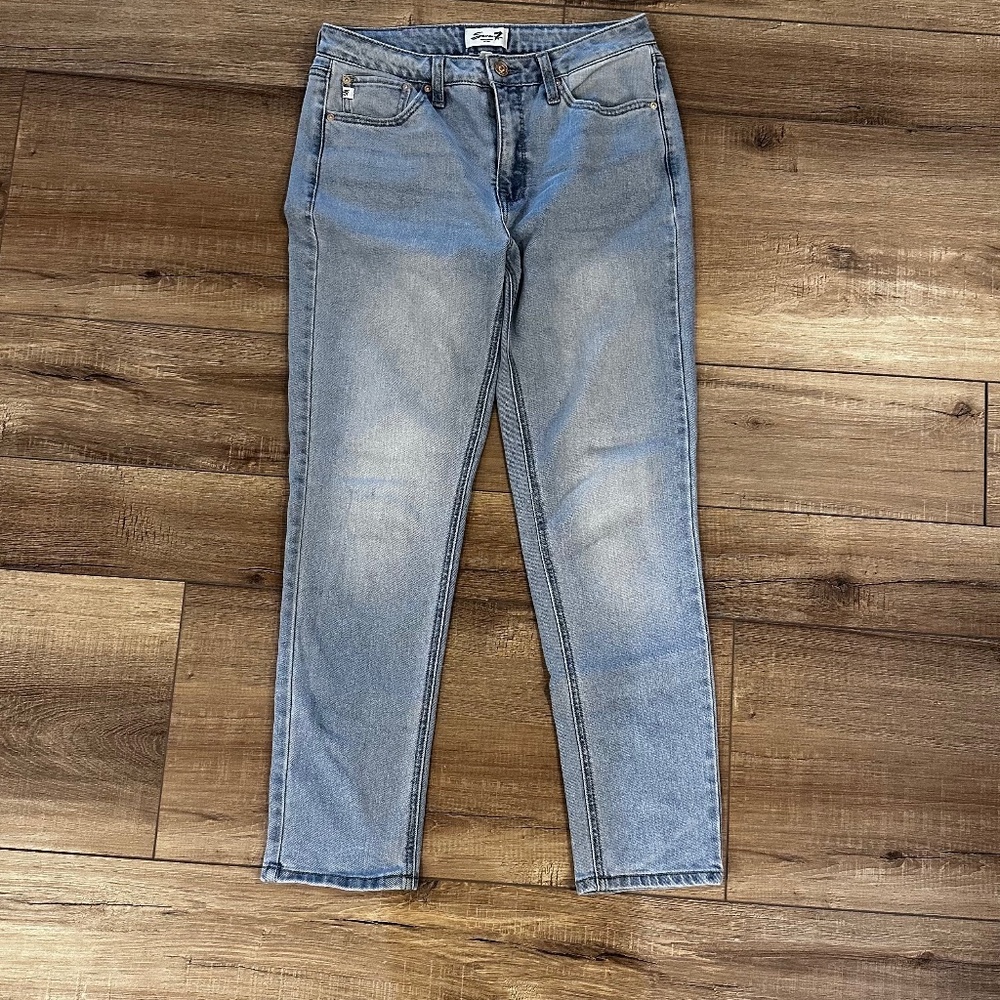 Seven7 Women’s 90s Straight Jeans, Size 6